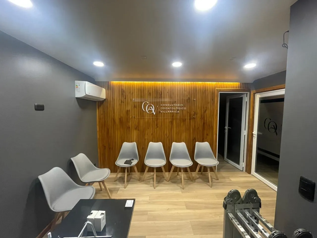 Instalación eléctrica con iluminación LED ambiental en consultorio Villarrica